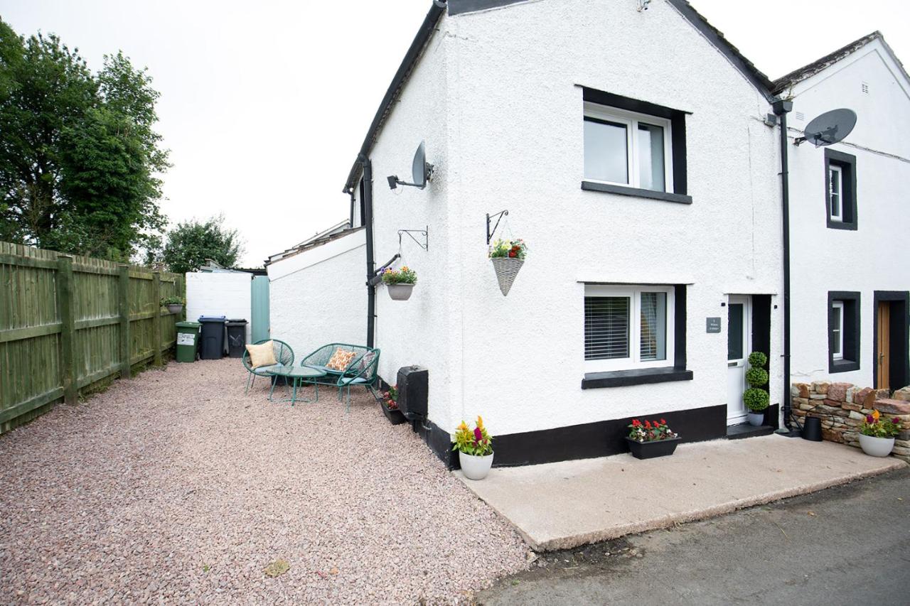 LEAF TREE COTTAGE - Cosy Cottage based in the North of the Lakes - B&B