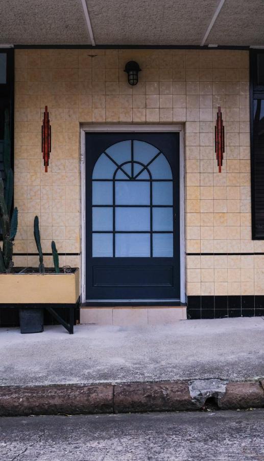 Charming Vintage Flat near Newtown. 11am checkout. - B&B