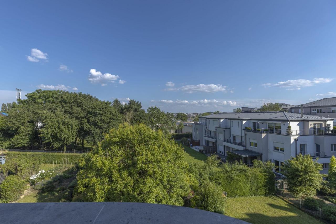 Elegant 2BR in Luxembourg with Balcony & WiFi - Chambres d’hôtes