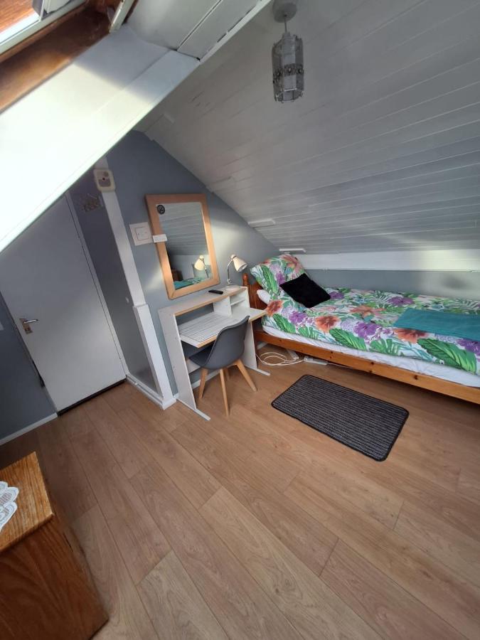 Harrow B & B - B&B