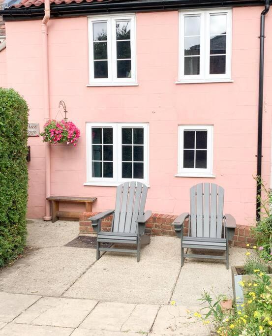 Beatrice Cottage-2mins to Beach & Pub - Chambres d’hôtes