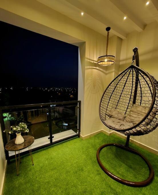 Parkside Panoramic 1 BR Apartment Self Check-IN Next to Penta Square DHA Phase 5 - Ferienwohnung
