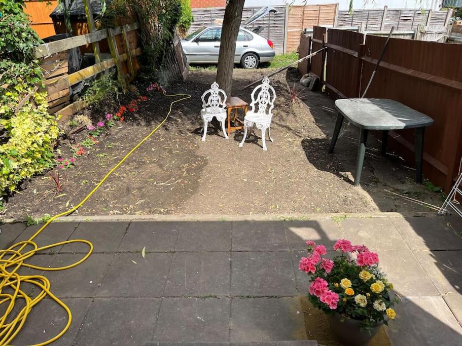 One Bedroom Apartment for Couples - B&B Finchley