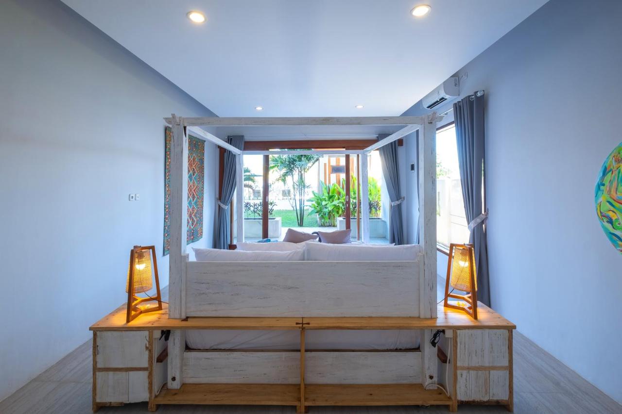 Superior Room with Pool View 1