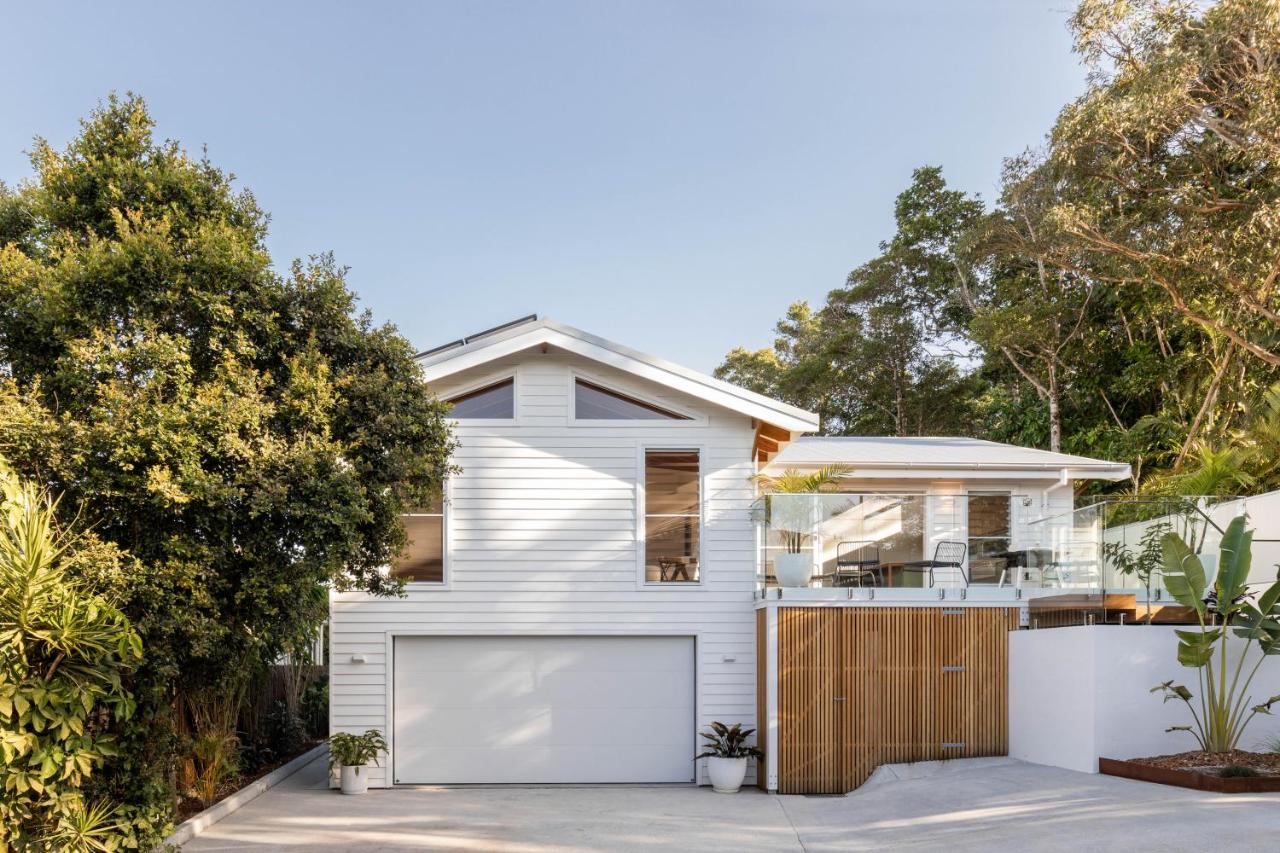Blackbutt House - Luxe Retreat With Pool and Sauna - B&B