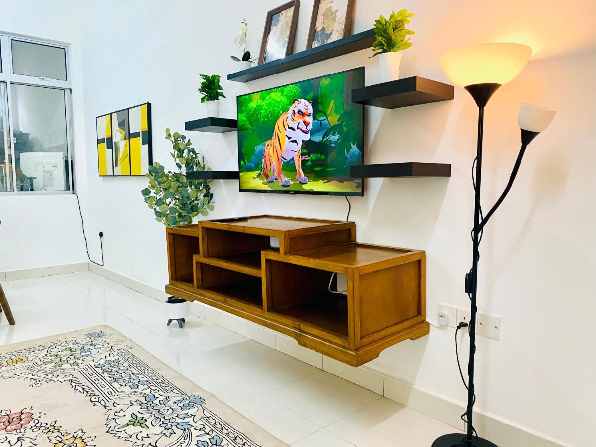 Alyn Home Kluang V Netflix - B&B Kluang