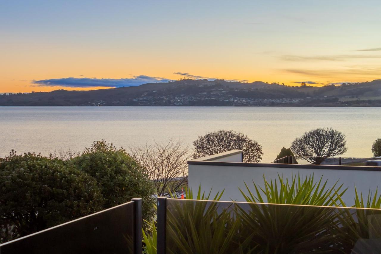 Gather Taupo - Lakeview - Spa Pool - B&B