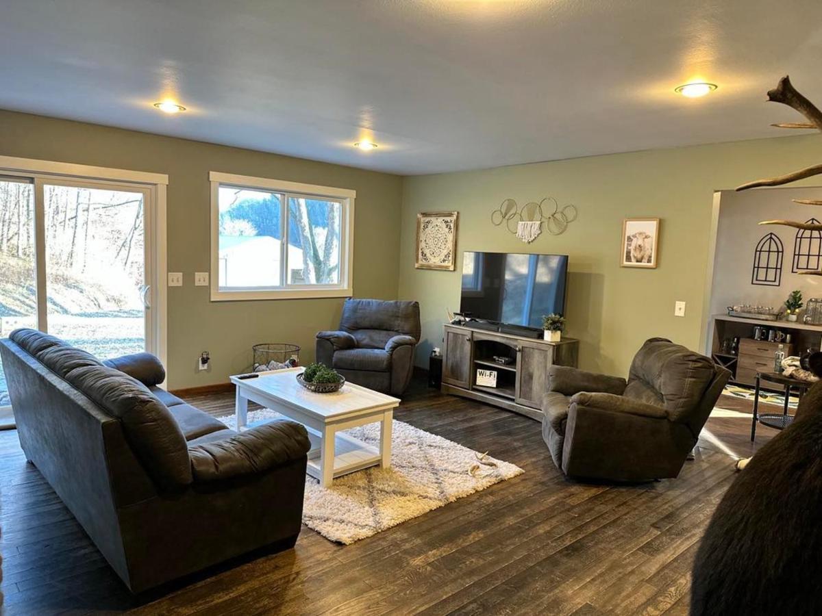 Huge 5 Bedroom 2 12 Bathroom And Pet Friendly - B&B