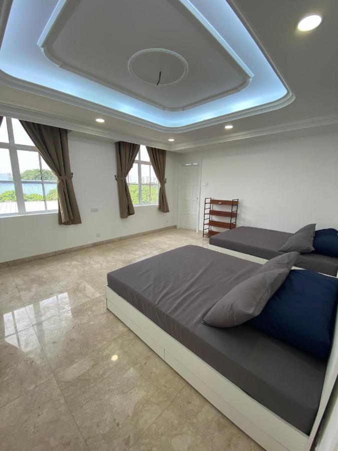 Quadruple Room with Private Bathroom