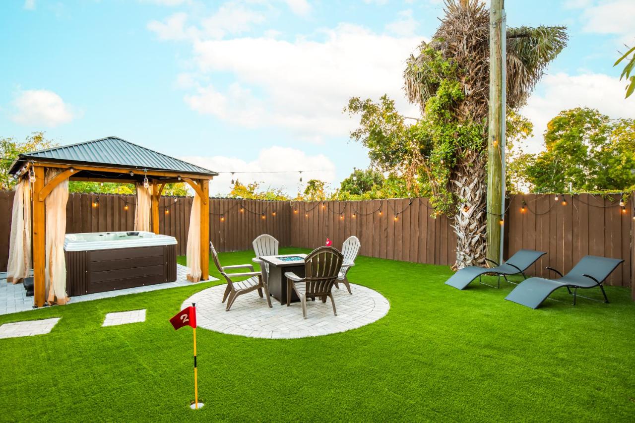 Brick Enclave with Mini Golf & SPA, 5mins to beach - B&B