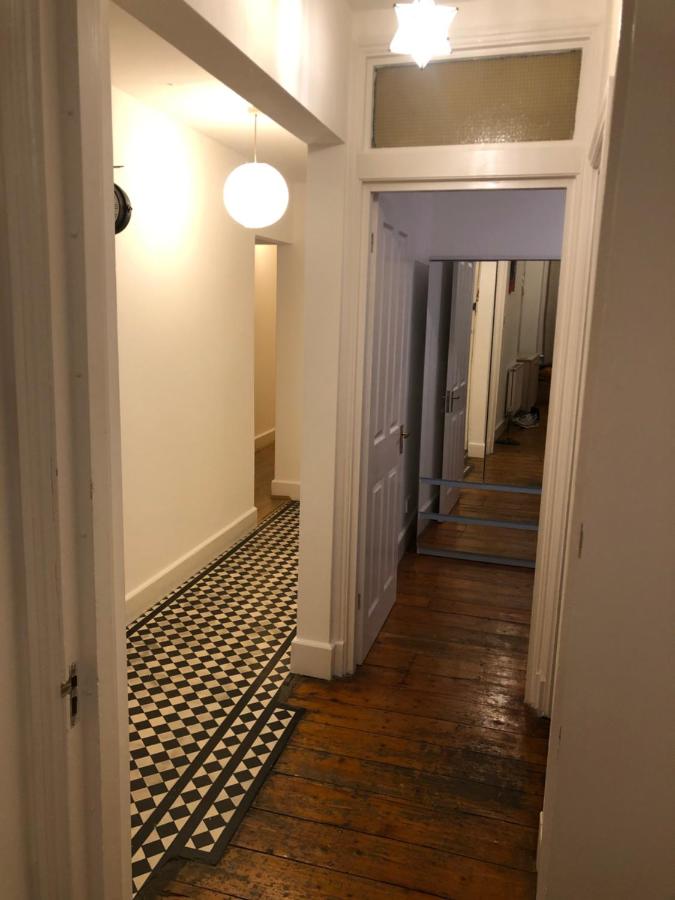 Cosy Double Room in West Kensington - B&B