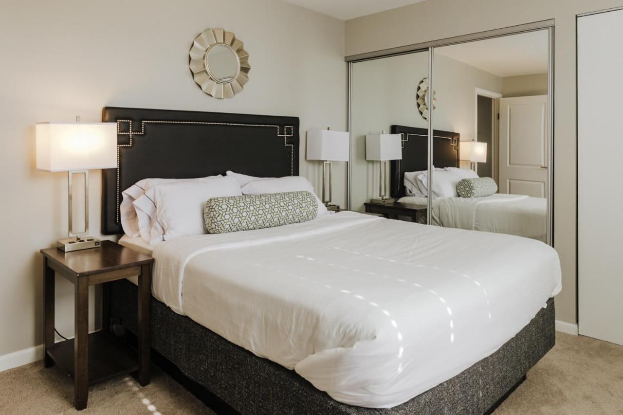 2 Modern Apts Near Nightlife & Attractions - B&B Indianapolis