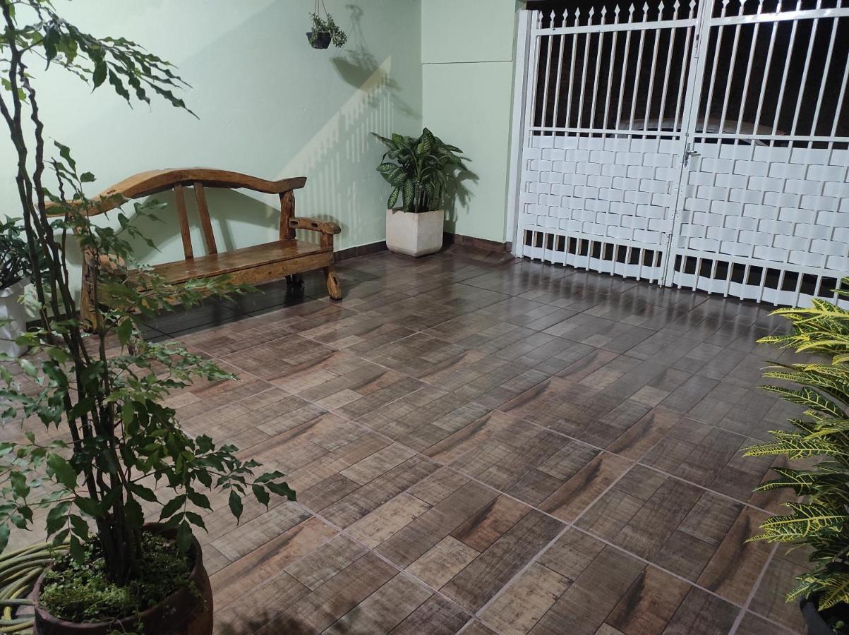 Suíte privativa no Bairro Custódio Pereira próximo ao Campus Umuarama UFU - B&B
