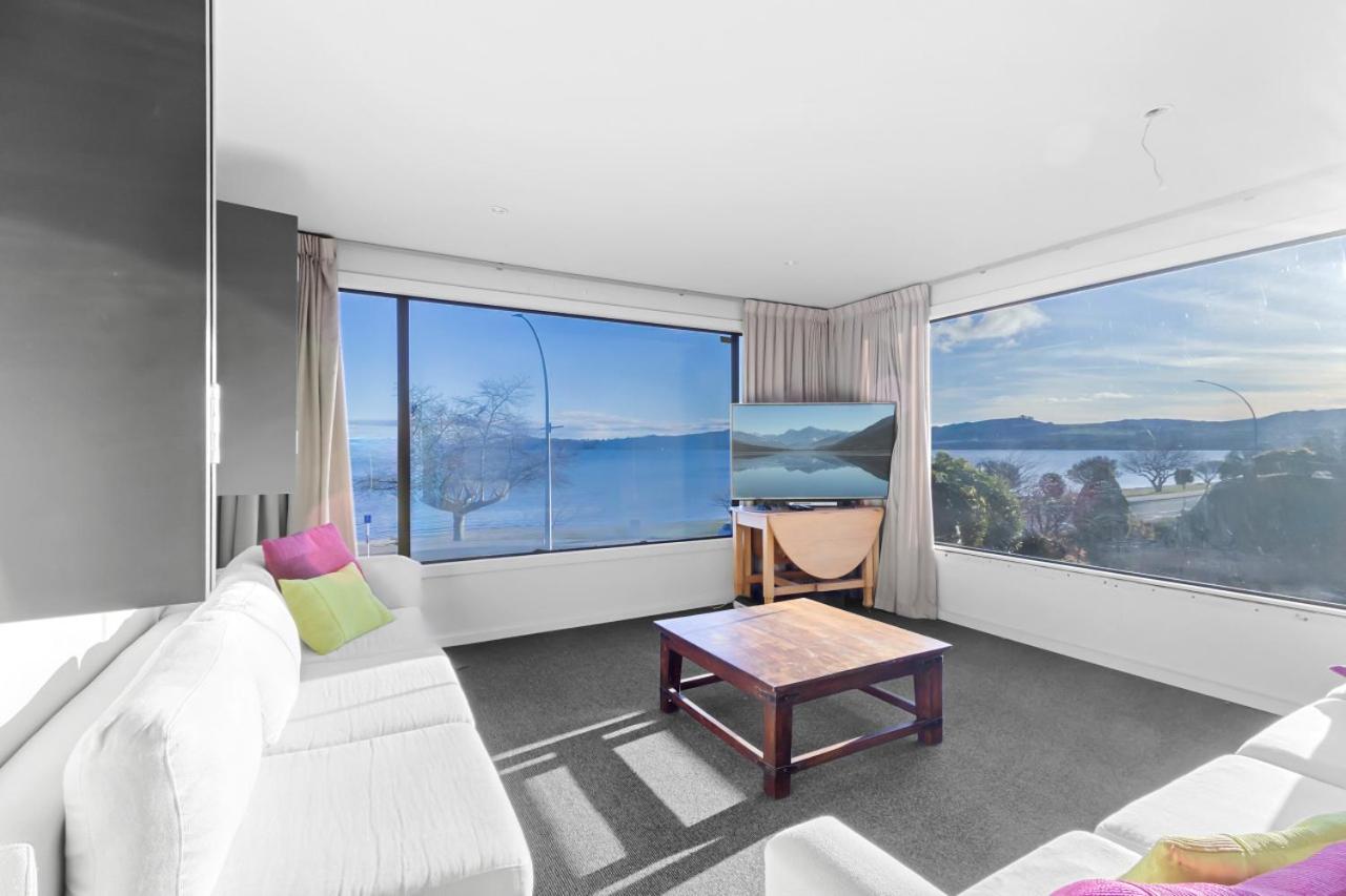 Gather Taupo - Lakefront Homes - Spa Pool - B&B