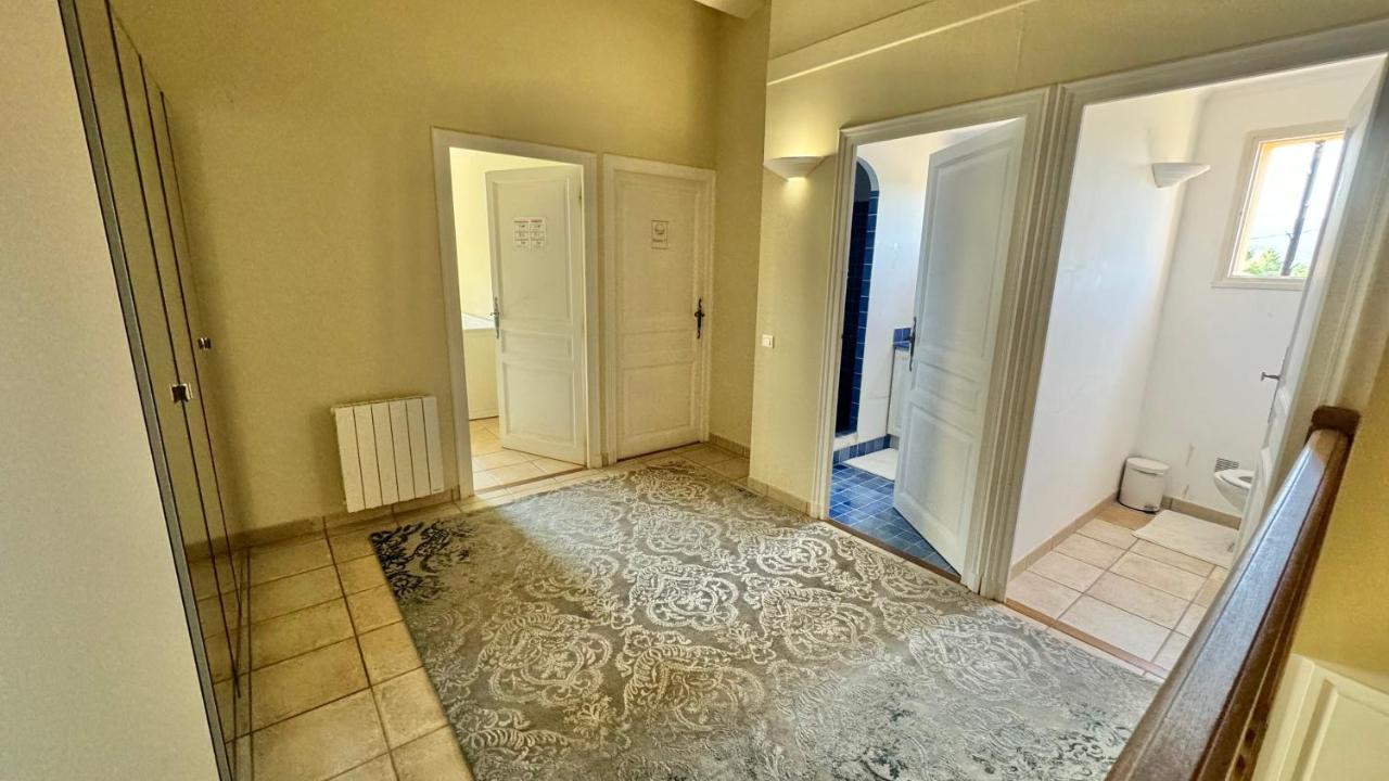 Villa La Source 83 - Room Close to St Tropez - B&B