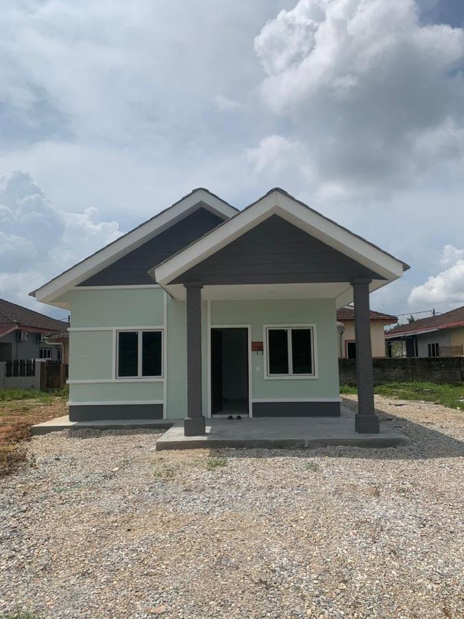 HOMeSTAY DAMIA - Islam Homestay Only - B&B