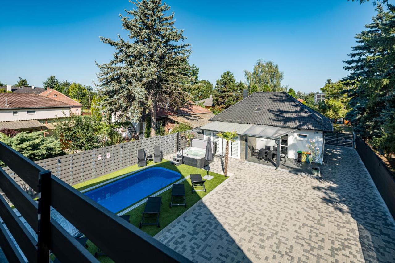 Apartment mit Poolblick