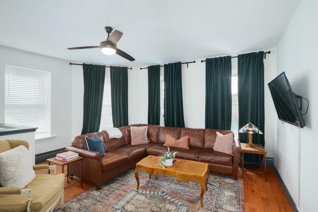 Large Bi-level Apartment in Heart of Manayunk - B&B