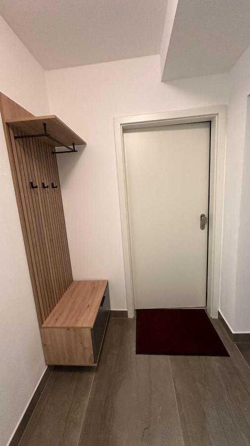One Room apartment with kitchen, and private bathroom near to S8 Train line - B&B
