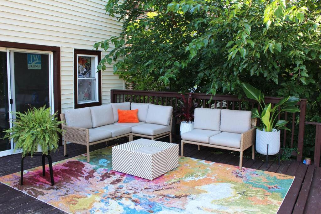 BOUTIQUE GARDEN HOUSE CHICAGO 3-STORY sleeps 12 - B&B