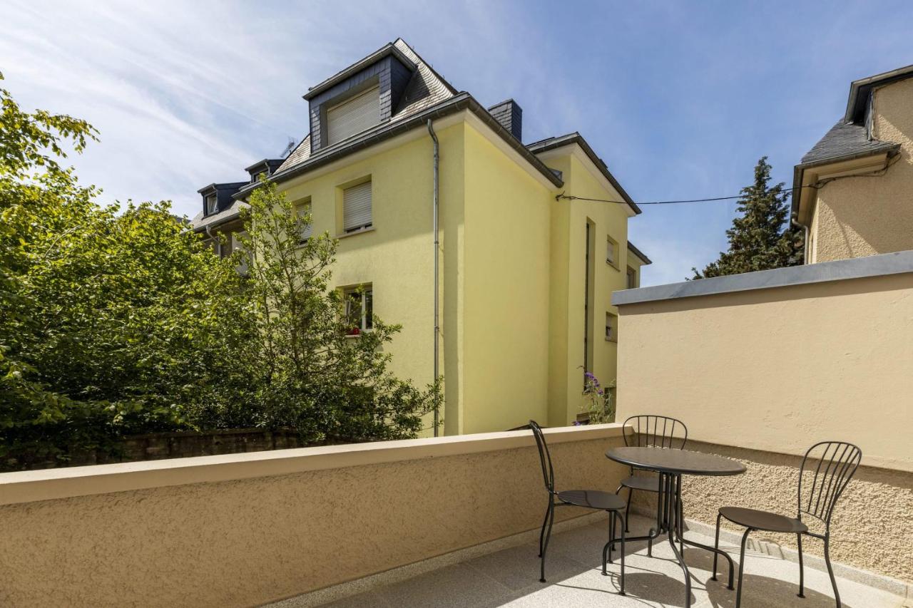 Elegant 1BR Retreat with Patio Near Kirchberg - B&B Luxembourg