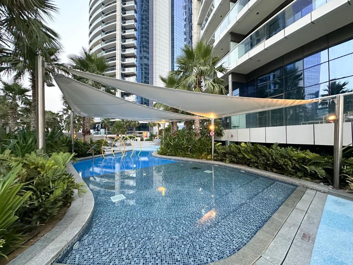 Luxurious 2BDR Apartment in Paramount Towers with Burj Khalifa Views - Bed and Breakfast Dubai