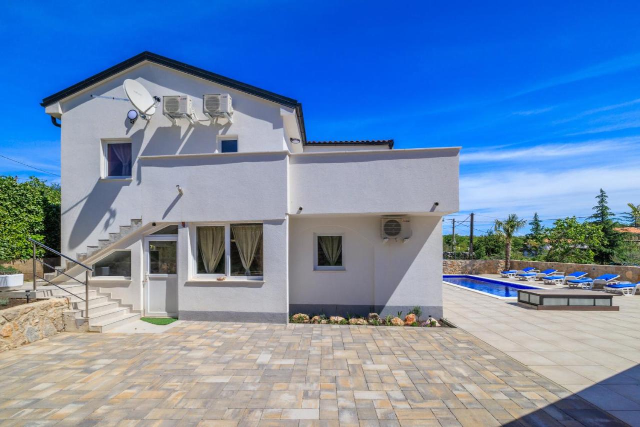 Apartamento de 2 dormitorios con vistas a la piscina