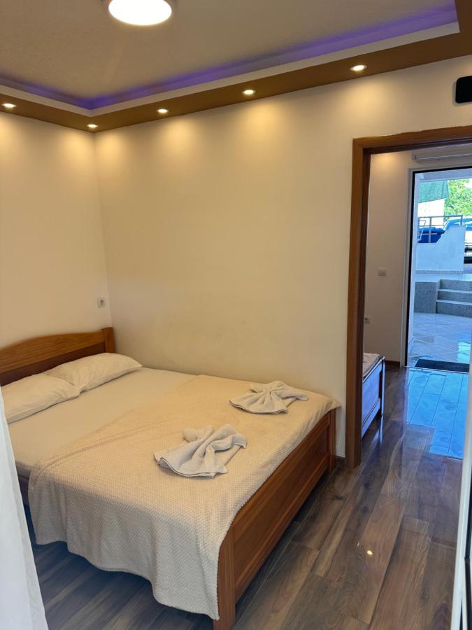 Sara - B&B Sutomore