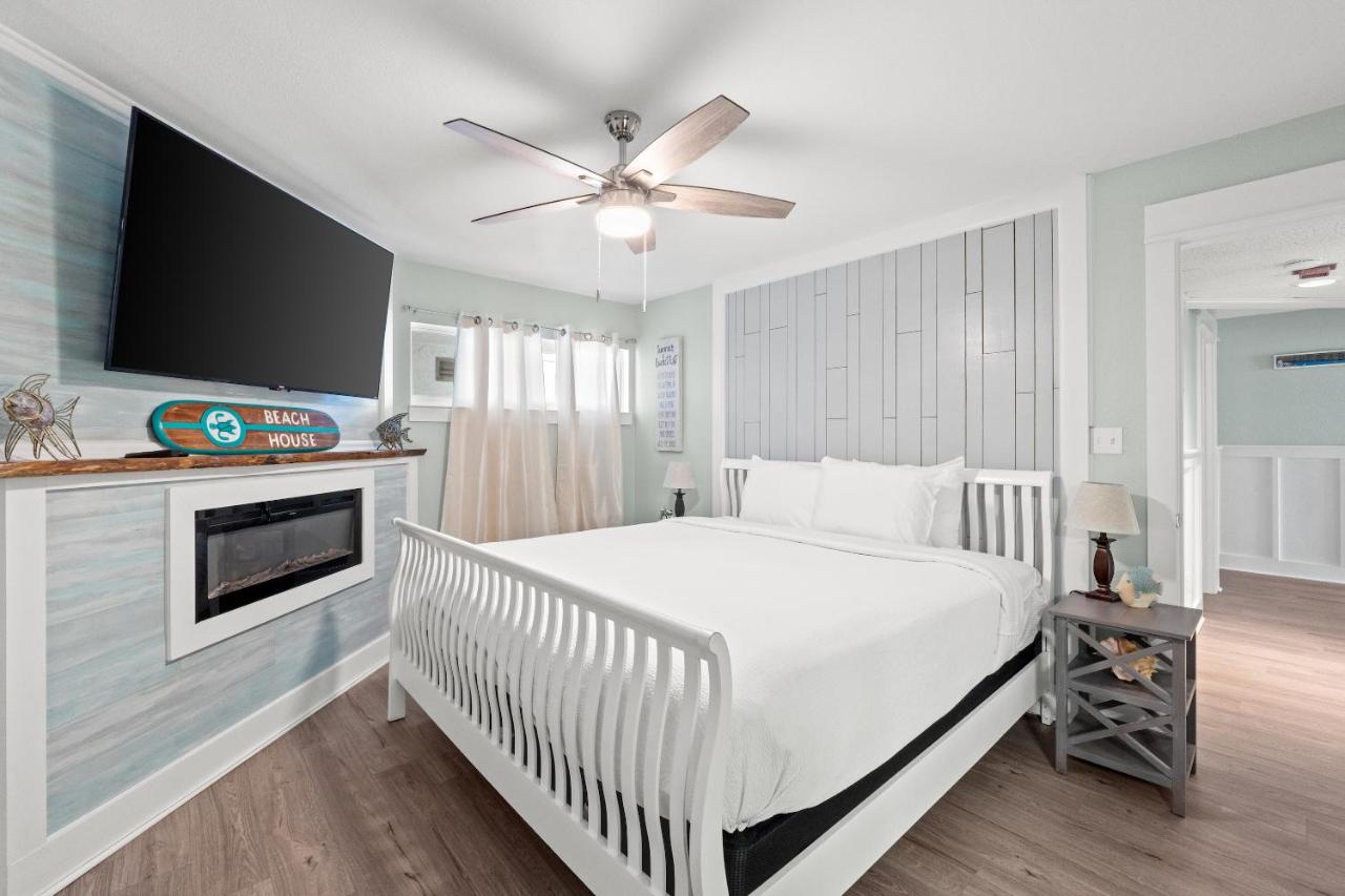 Two-Bedroom Apartment with Balcony and Sea View