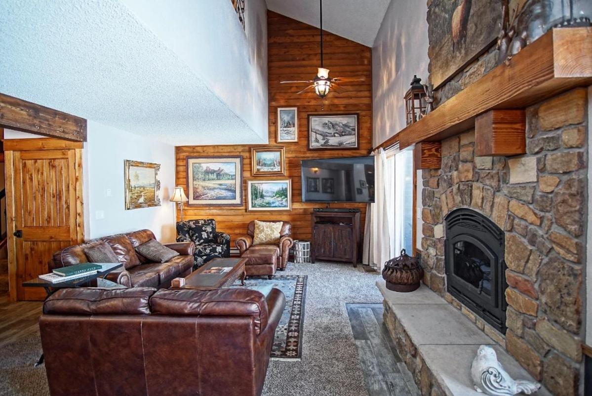 Deck with Views, Gas Grill, Renovated Luxurious Townhome on Burgess Creek - B&B Steamboat Springs