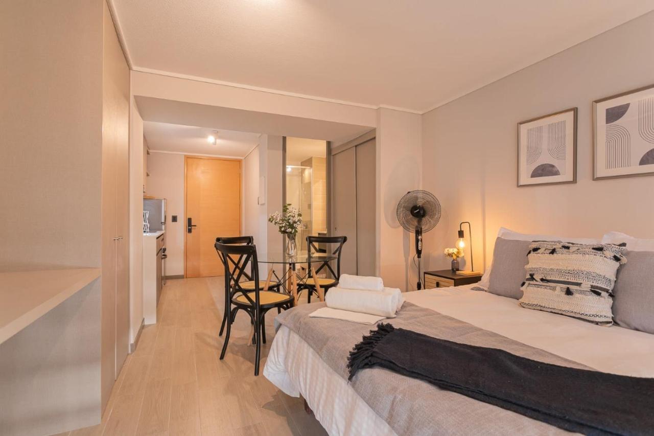City Haven Studio Apartment for Two in Nunoa - B&B