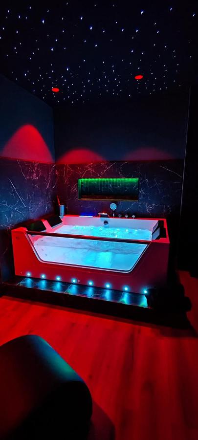 Studio with Spa Bath