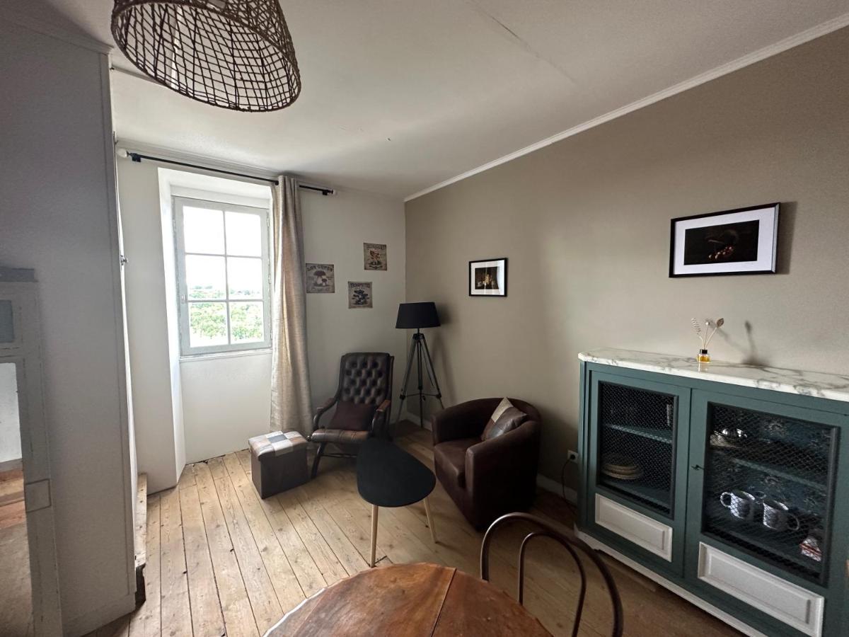 Au Cœur de GENSAC, village de charme dominant la Dordogne - Ferienwohnung