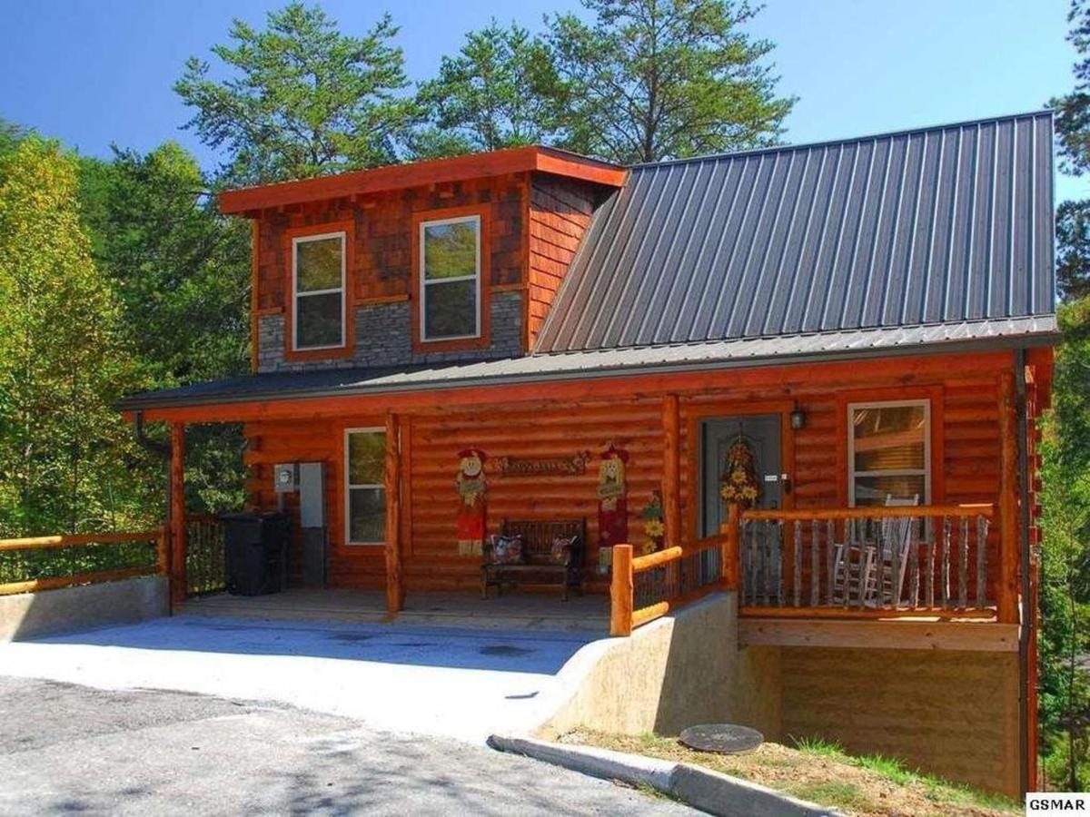 Steps From Pf 3br Escape Theater & Hot Tub - B&B