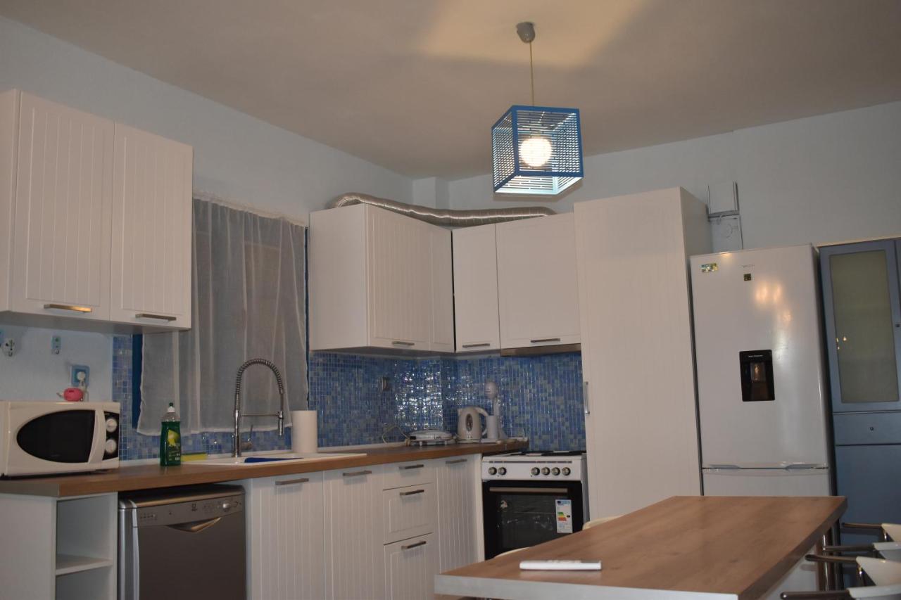 Island Apartment in Mykoniatika - Chambres d'hôtes Néa Kallikráteia