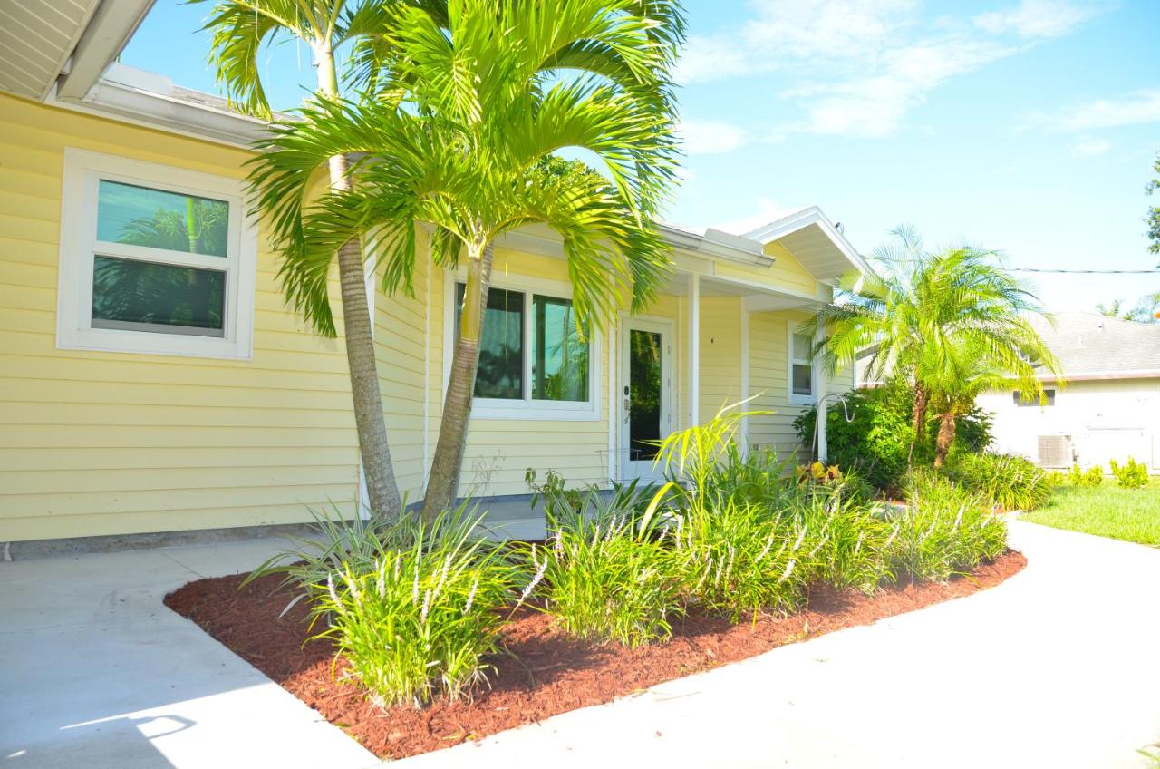 Hidden Gem with Heated Pool - Perfect for Family Getaway - Pet-friendly - B&B