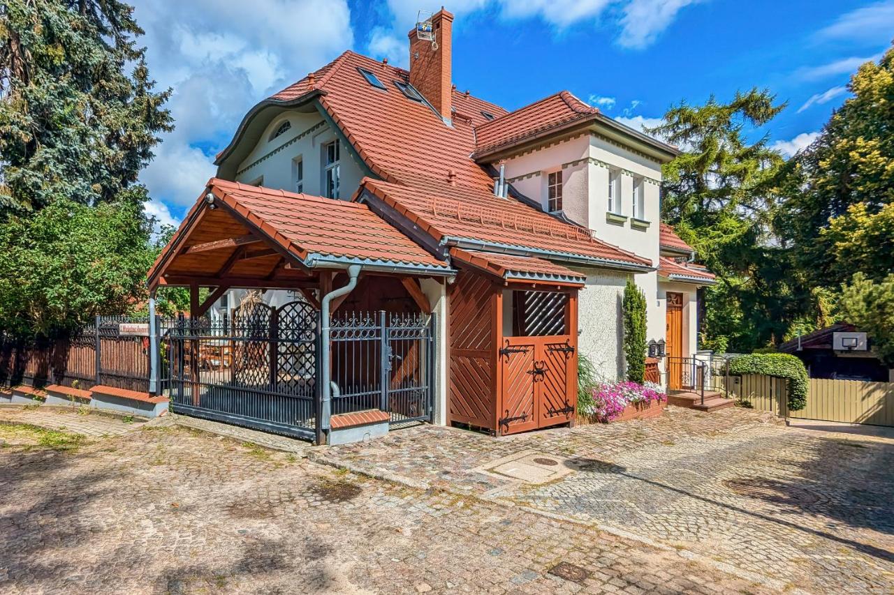 Elegancki Apartament z Tarasem i Ogrodem w Sopocie by Rent like home - B&B