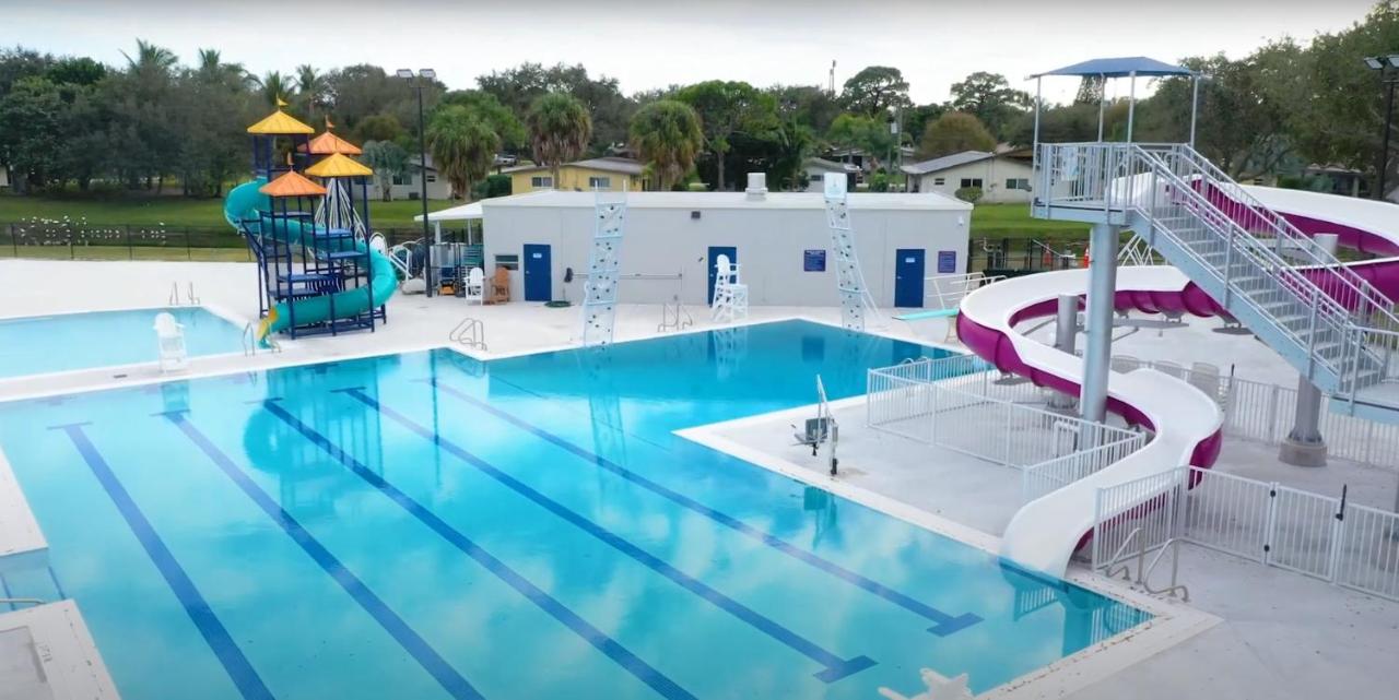 Family Retreat near Beach, Downtown and PGA - Chambres d'hôtes Palm Beach Gardens