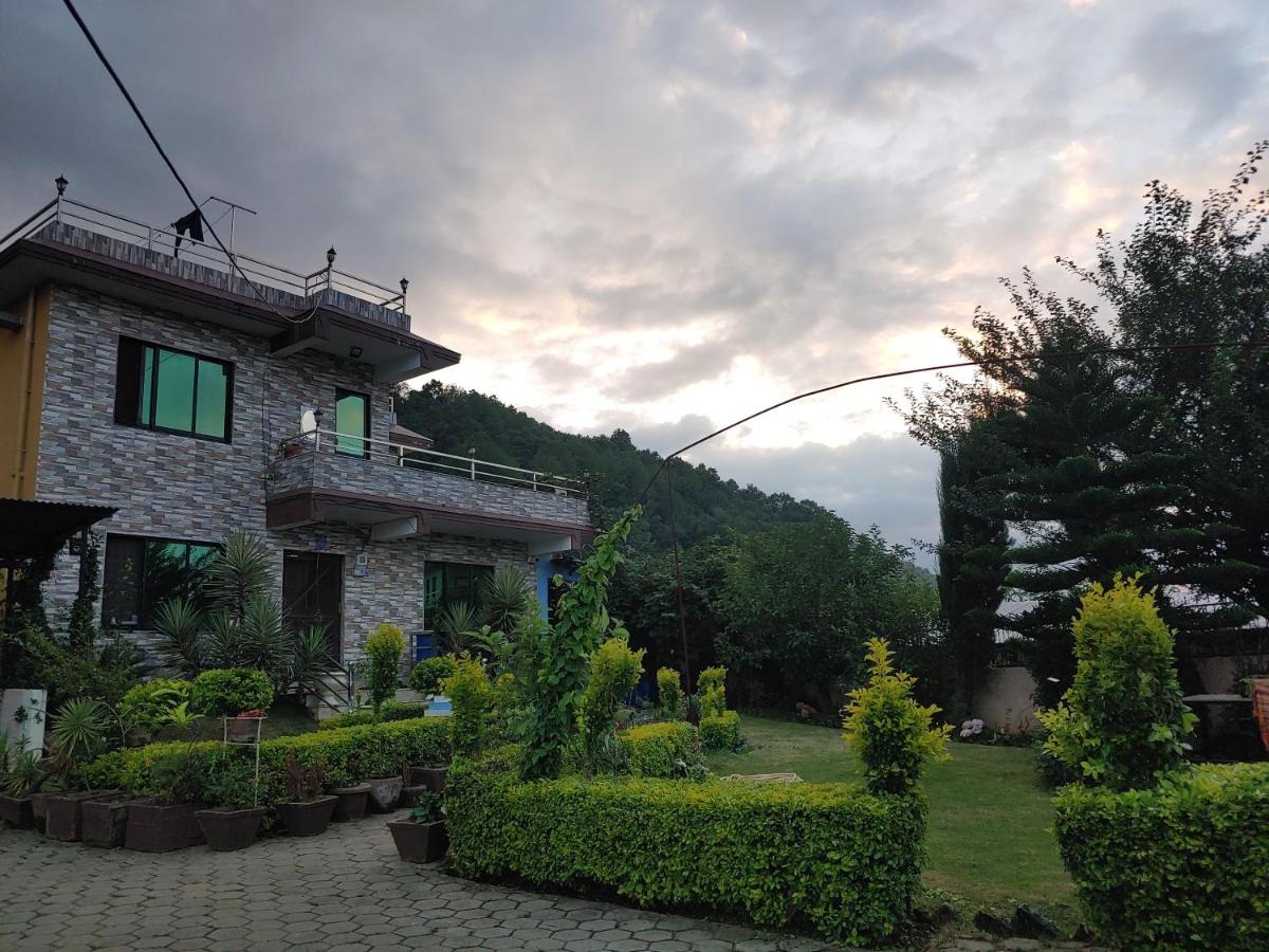 Beautiful house and garden - B&B
