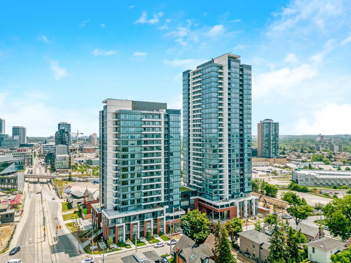 Modern 1BR Condo - King bed - Cityscape Views - Ferienwohnung