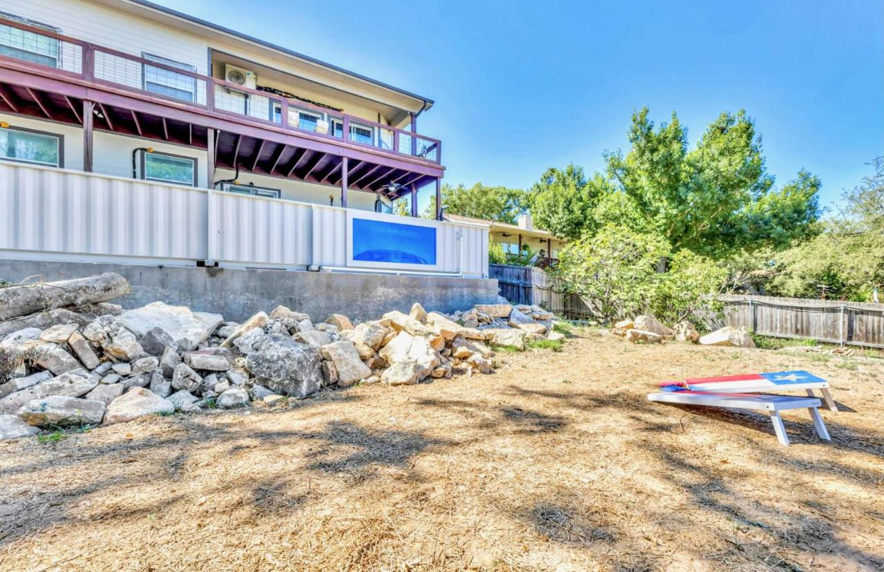 Upstay - Austin Getaway - Pool & Hot Tub & Games - B&B Austin