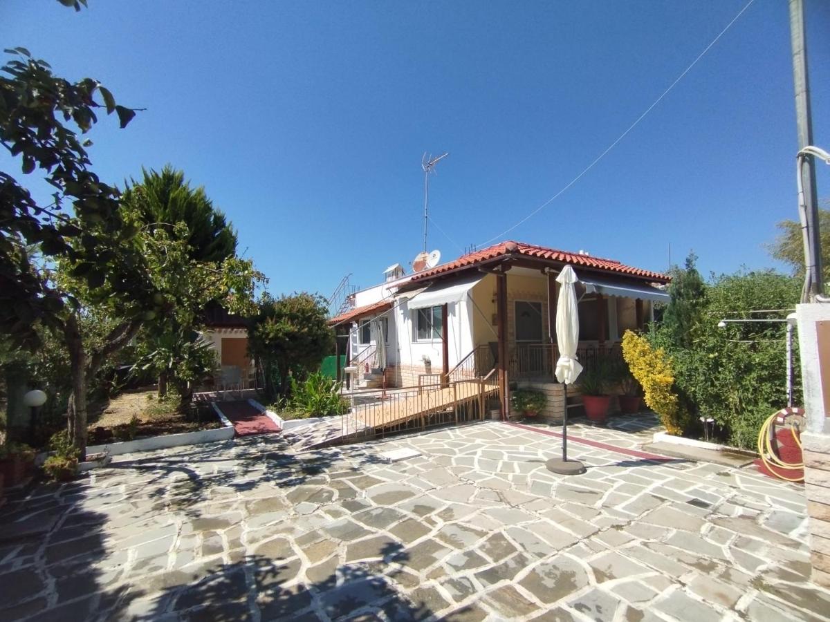 Chrissa's Place - a unique house with garden and BBQ - Chambres d’hôtes