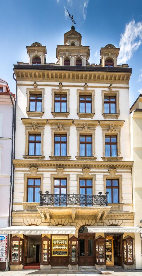 Zlatý Pelikán Apartments - B&B