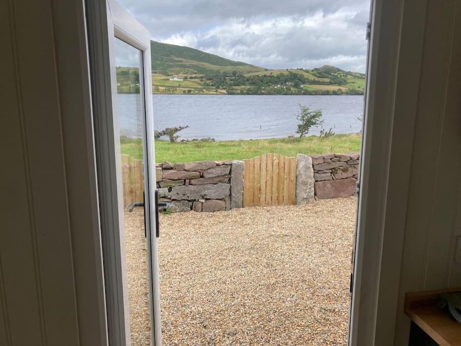 Lakeside Cabin - Bed and Breakfast Galway
