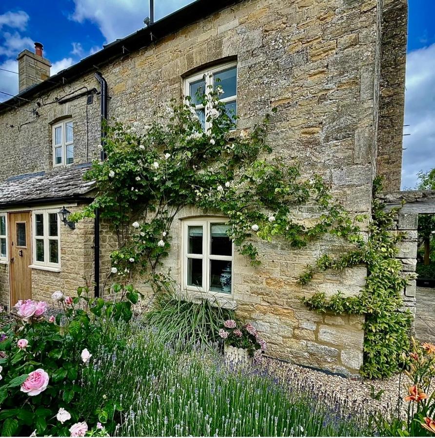 Pretty Cotswold Cottage with garden near Bibury - B&B Quenington