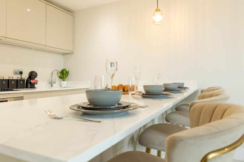 Elegant City Centre Apartment 2 Bedroom With Free Parking - Ferienwohnung Cardiff