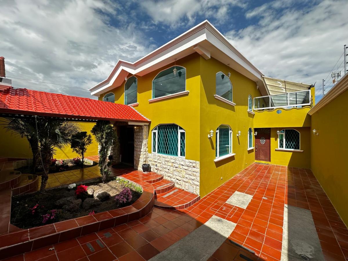 Lujosa Casa - Jacuzzi - BBQ - 15 min Aeropuerto - Chambres d’hôtes Quito
