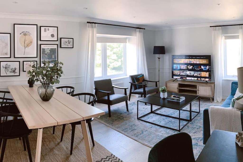 Lovely two Bedroom Flat, Fernhill Court North Oxford - Chambres d'hôtes Yarnton