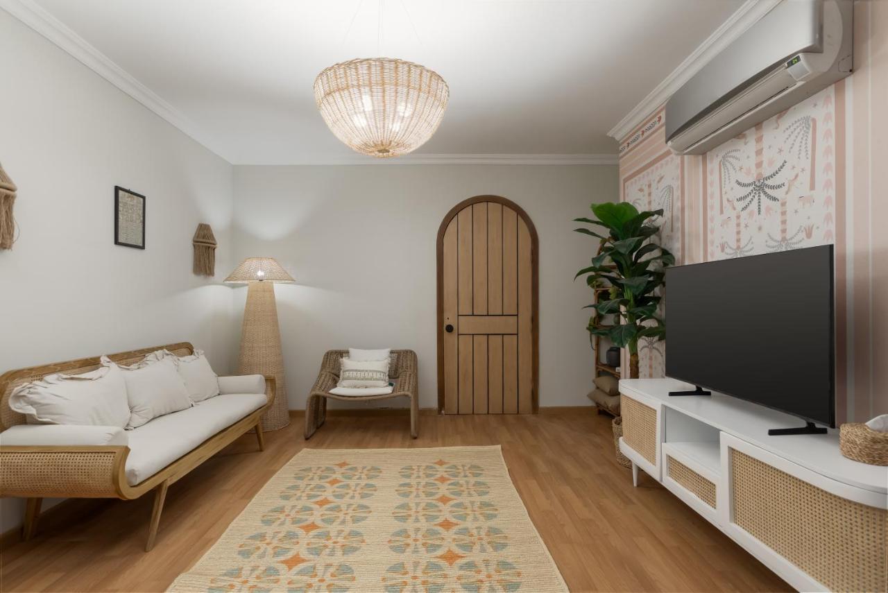 Two-Bedroom Apartment with Mountain View