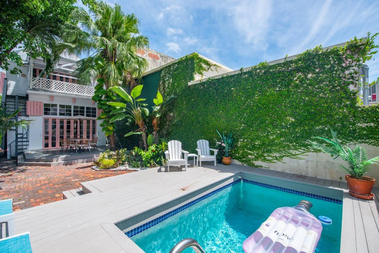 New Rose Petal Petite Suite - Pool & Parking - Bed and Breakfast Key West